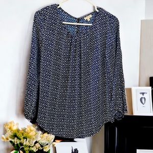 💙 🤍 Lily White Navy & White Polyester long sleeve blouse w/ Gold Button back